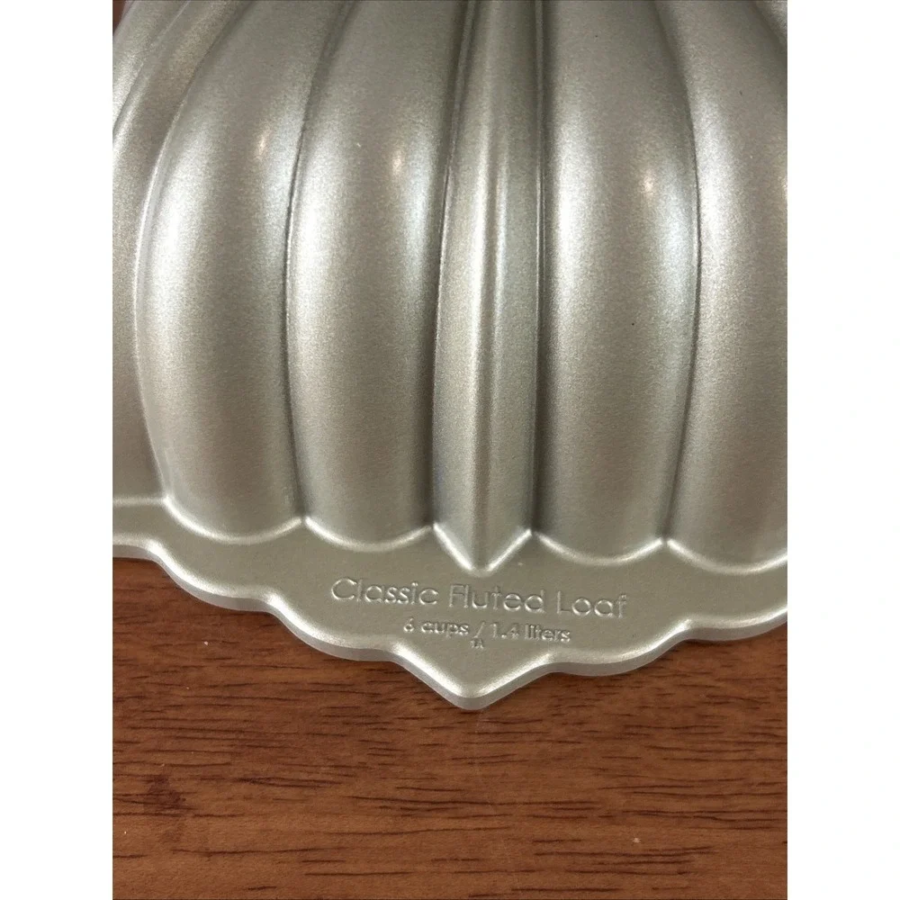 Nordic Ware Classic Fluted Loaf Pan 6 Cups 1.4L  Cast Aluminum Gold